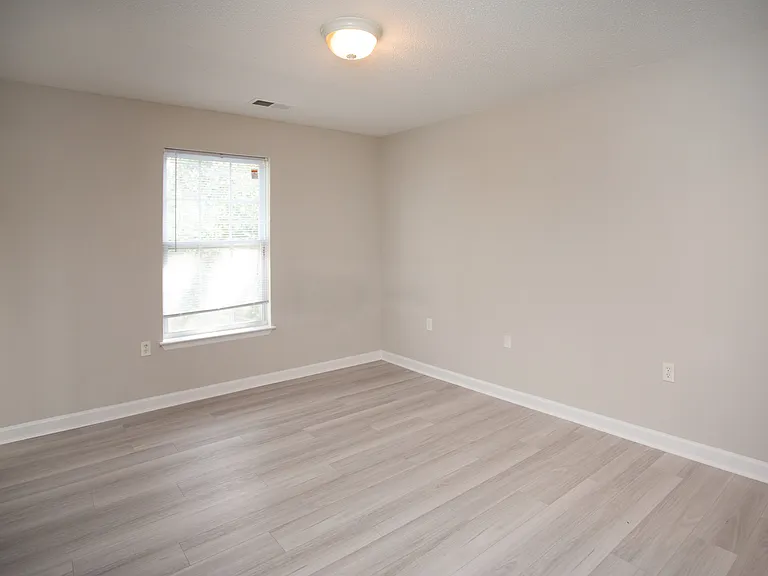 Capital Luxury Condominiums — Photo 27