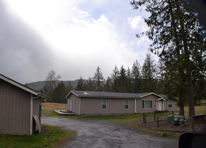 2nd image of 393 Pike Pl