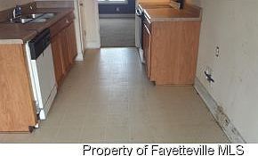 3rd image of 102 Silverberry Ct
