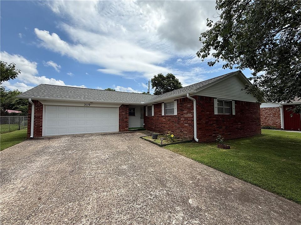 1st image of 319 Rodric Cir