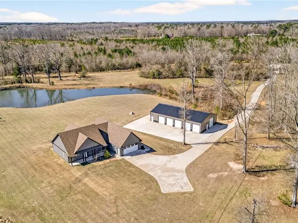 10 Last St, Moreland, GA 30259