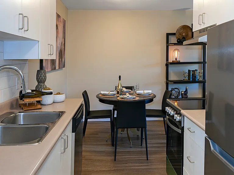 885 Westminster Ave — Photo 3