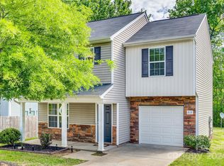 213 Ravenridge Ct, Charlotte, NC 28216