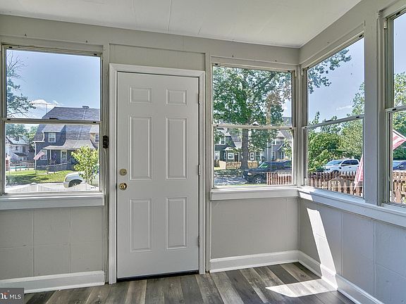 5th image of 35 Admiral Blvd