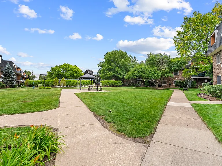 3223 W Parkway Dr #1G — Photo 12