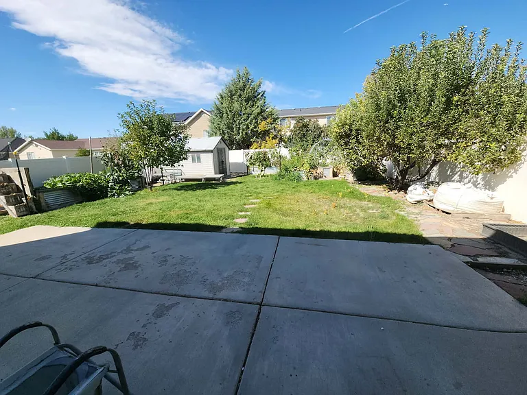 209 E Interlochen Ln — Photo 28