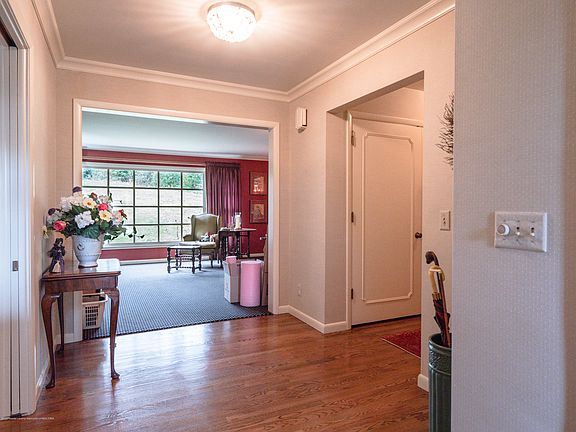 3rd image of 553 Southlawn Ave