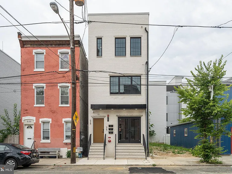 528 W Berks St #1 — Photo 26