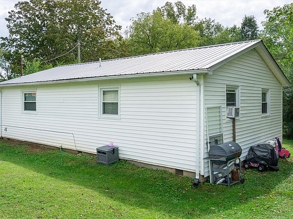 4th image of 114 Simmons St