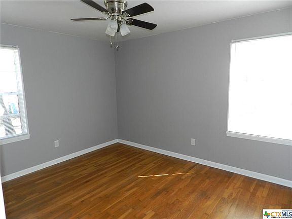 5th image of 906 Cove Ave