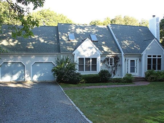 3rd image of 10 Brantwood Dr