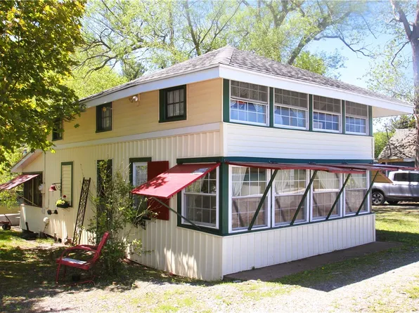 13202 Park Rd, Waterport, NY 14571