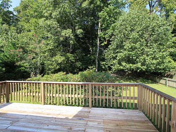 4th image of 134 Shady Maple Dr
