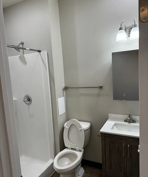 122 W 8th St #6 — Photo 10
