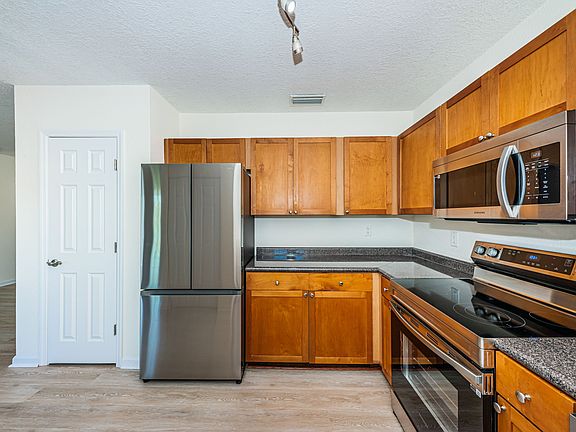 4th image of 251 Pompano Dr SE APT D