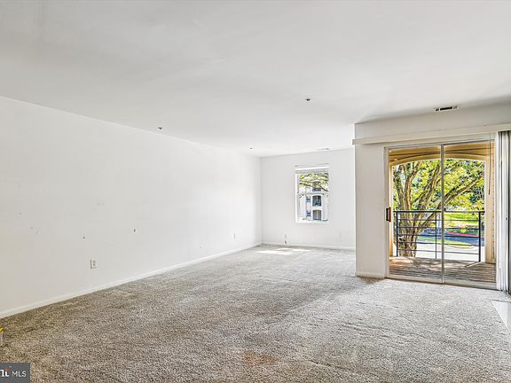 4th image of 40 Hearthstone Ct APT E