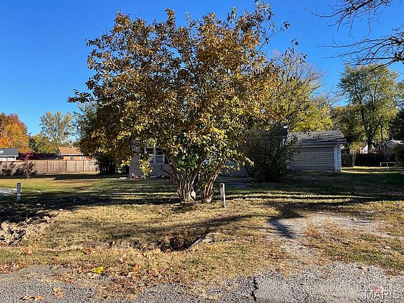 3rd image of 105 Circle Dr