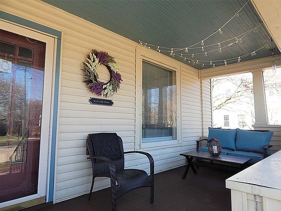 Love this covered porch!