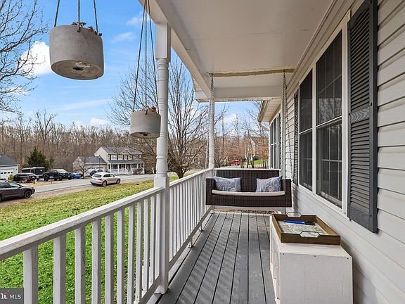 3rd image of 6821 Silverbrook Dr