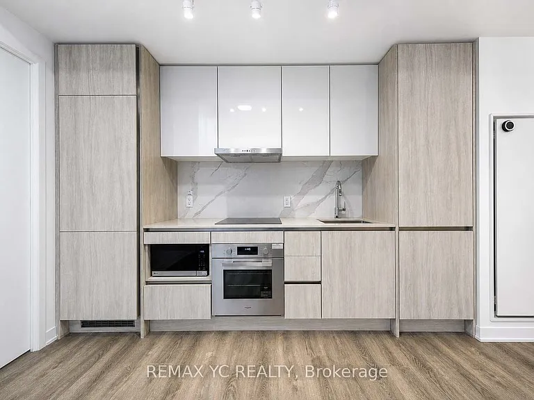 180 Front St E #2212 — Photo 3