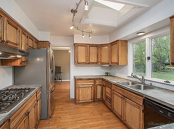 4th image of 3S640 Warren Ave