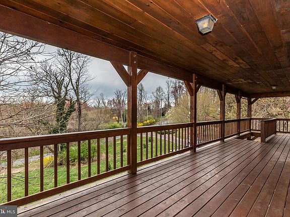 5th image of 118 High Knob Rd