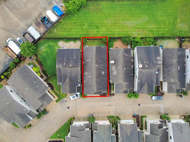 10062 Hillside Bayou Dr — Photo 48