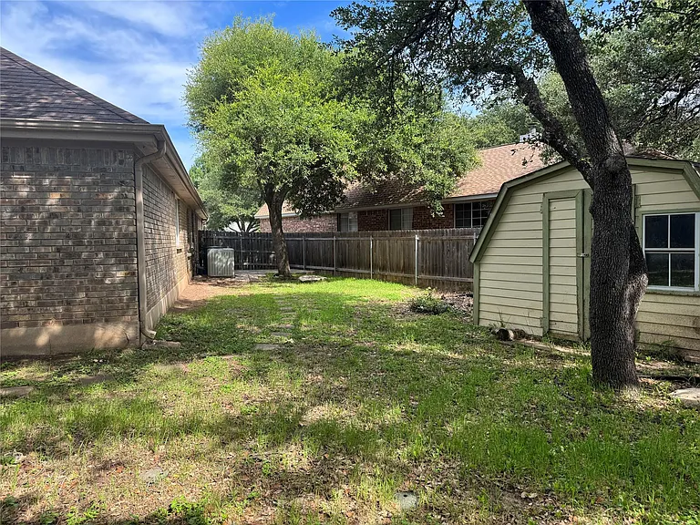 8001 Tallyho Trl — Photo 20