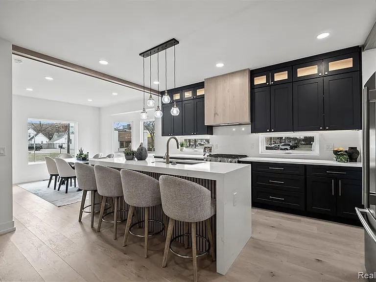 125 N Washington Ave — Photo 3