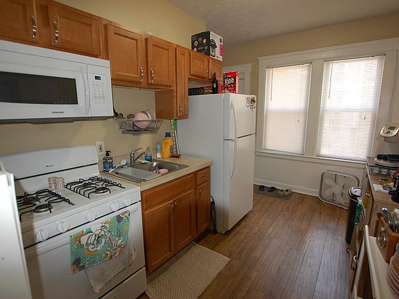 3rd image of 2050 E 125th St #2B