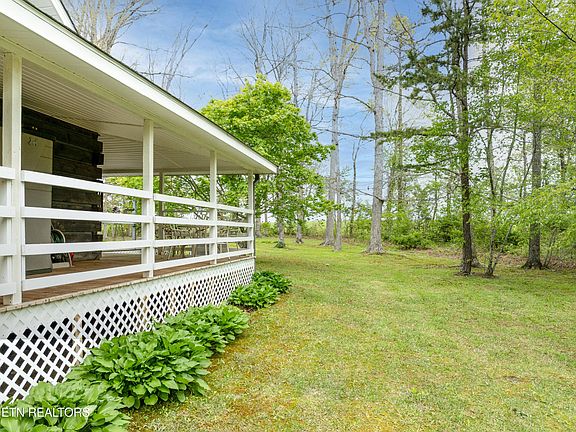 3rd image of 1075 Pine Ridge Ln