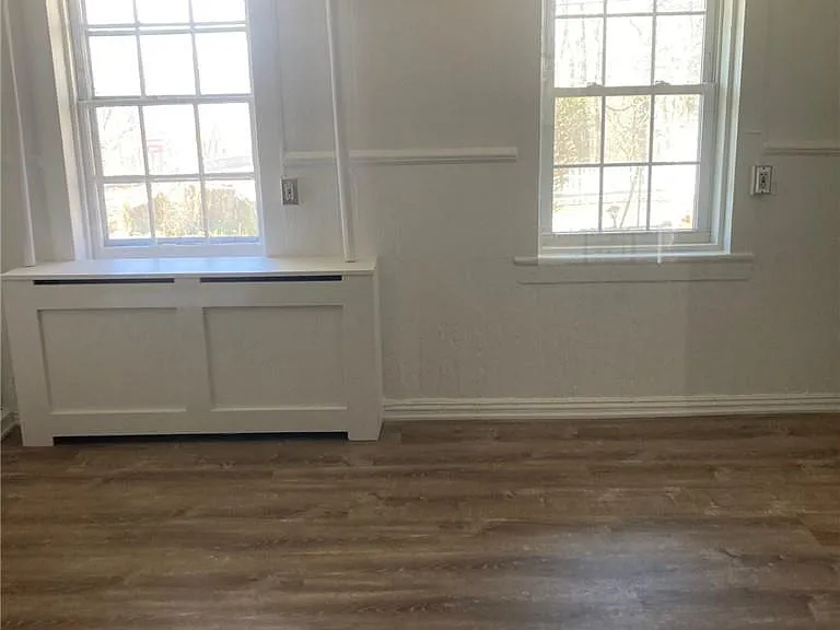 127 N Riverside Ave #LOWER LEVEL — Photo 3
