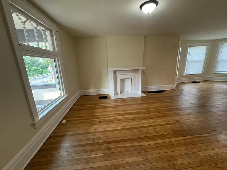 113 E Oakland Ave — Photo 11