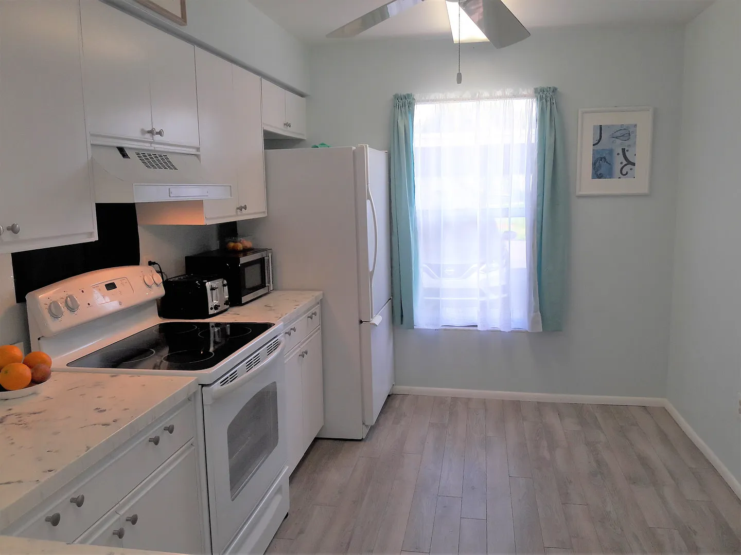 Short term, turnkey furnished, 2 bedroom, 2 bathroom condo in convenient Bradenton location. — Photo 3