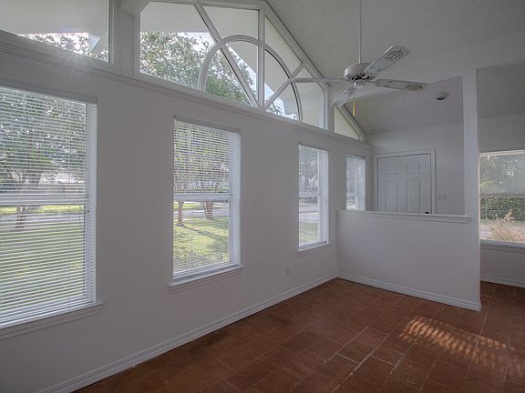 3rd image of 111 Camellia Dr