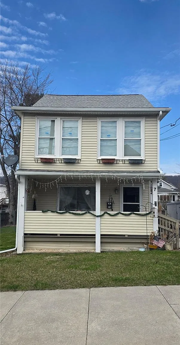2 bed, 1.0 bath, 950 sqft, $1,050 — Photo 1