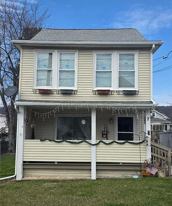 7 E Phillips St