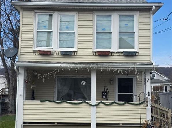 7 E Phillips St