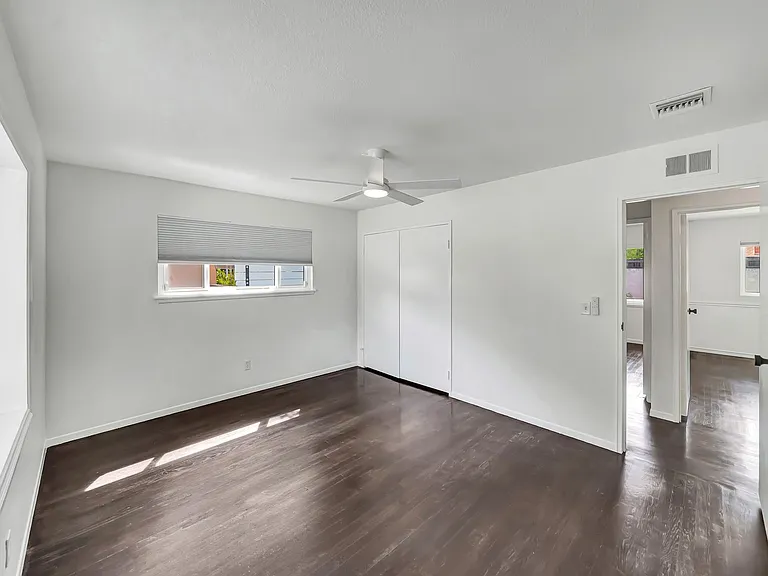 23008 Hamlin St — Photo 26