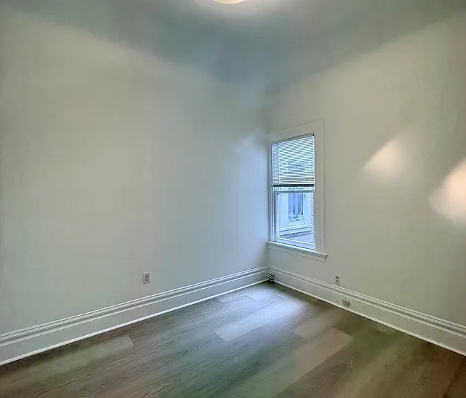 1569 Powell St — Photo 3