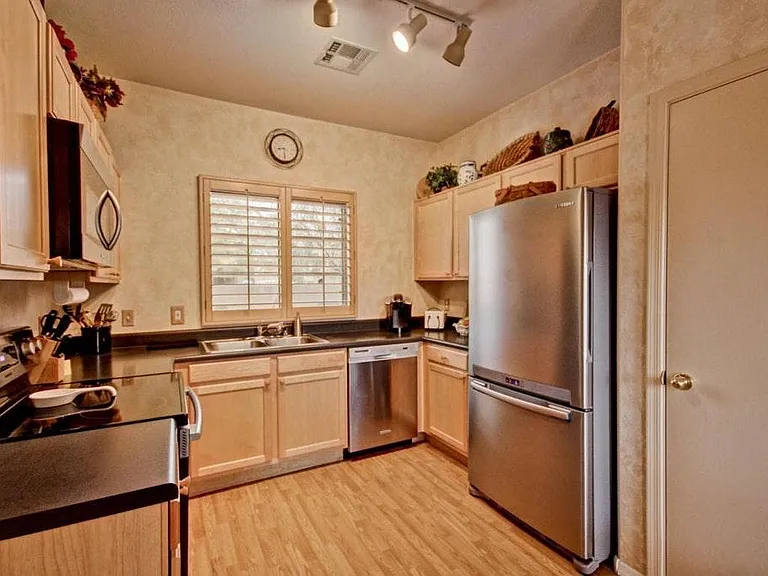 4068 E Melinda Ln — Photo 2