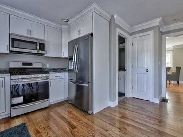 401 E Merrimack St #15, Lowell, MA 01852