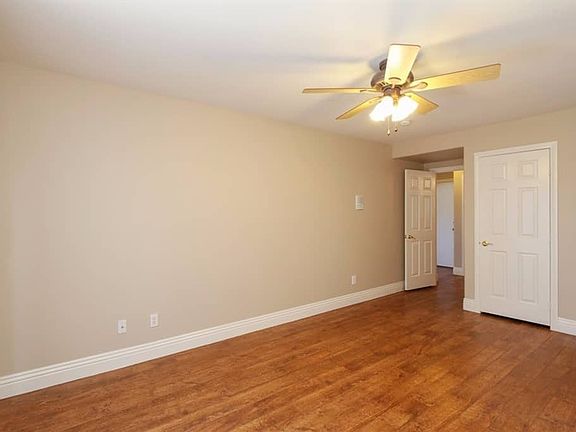 5th image of 8828 Sailplane Ave