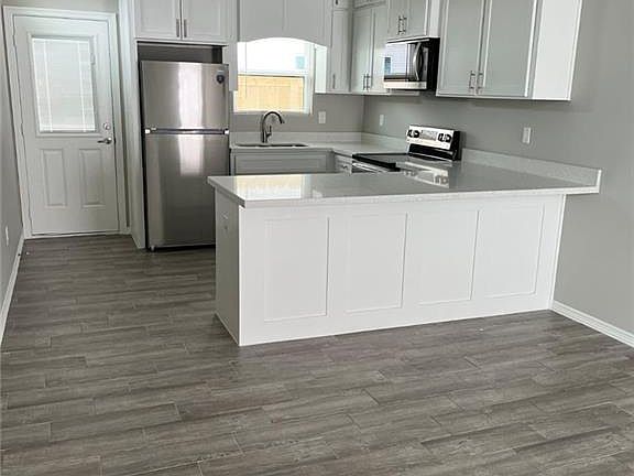 4th image of 2309 E Viviana