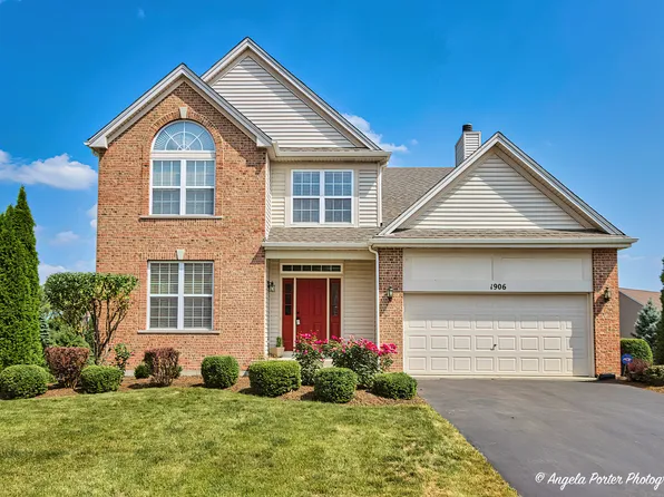 1906 Applewood Dr, Wauconda, IL 60084