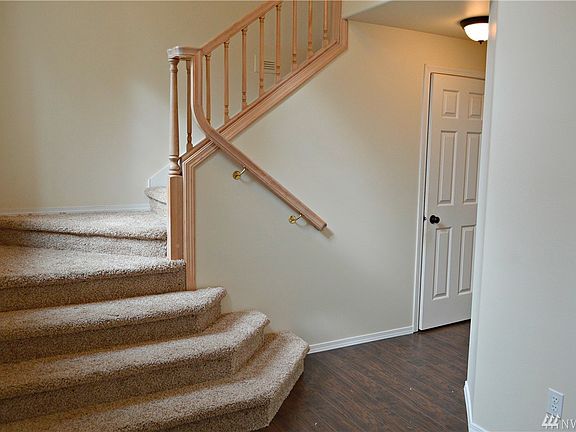 3rd image of 1326 Farwell Ave NW