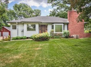 555 S 11th St, Marion, IA 52302