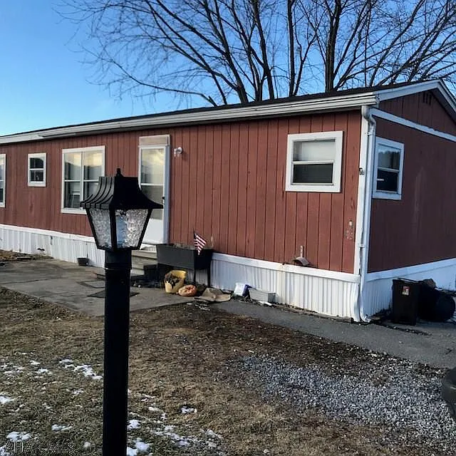 290 Allen Ln photo 1