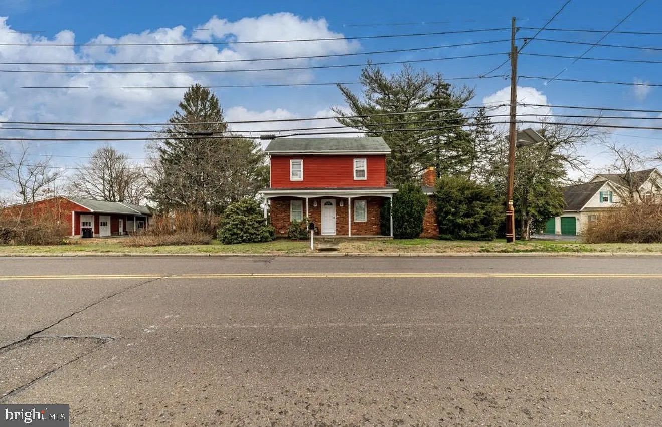 3 bed, 1.0 bath, 1716 sqft, $2,250 — Photo 1