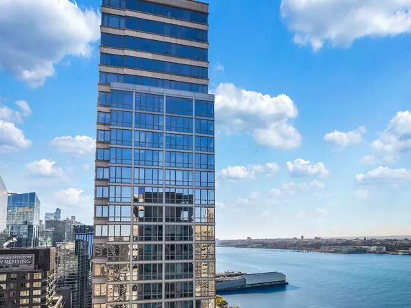 100 Riverside Boulevard image 5 of 5